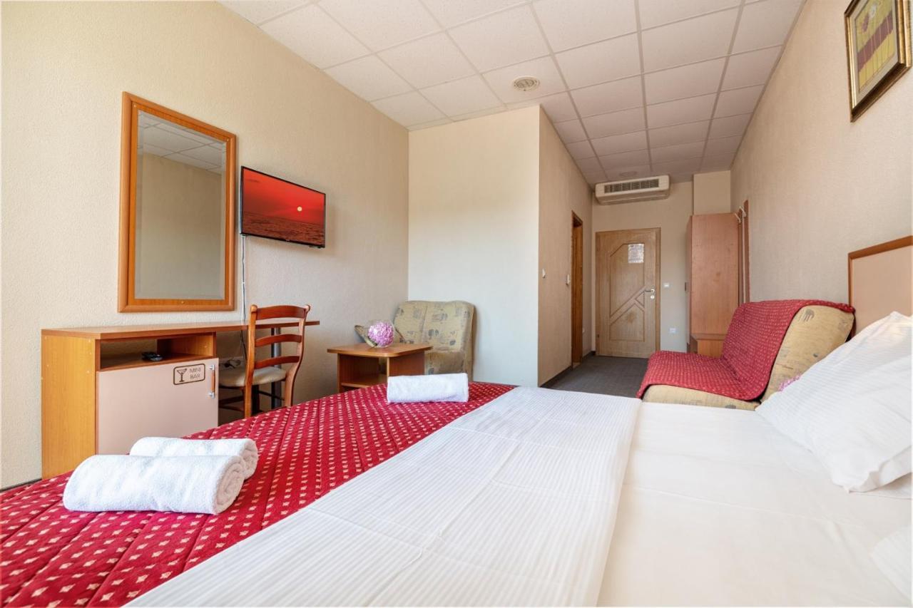 Hotel Luna Неум Экстерьер фото